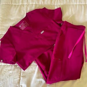 FIGS Women’s Scrubs Set